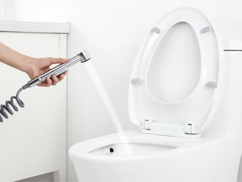 Hướng dẫn cách dùng vòi xịt vệ sinh chuẩn nhất